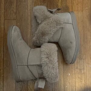 Juicy Couture Beige Fur-Lined Boots